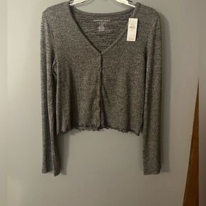 New with tags!!! Dark heather grey American Eagle button top